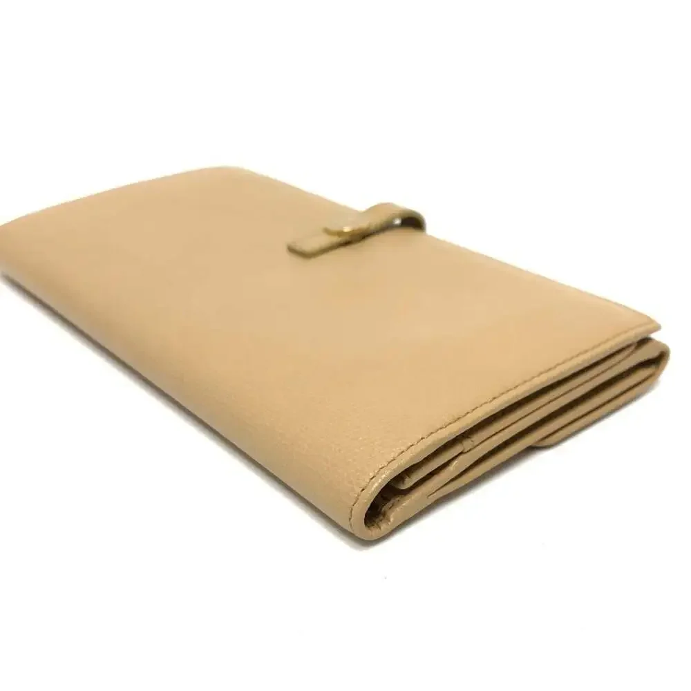 CHANEL Authentic Cream Leather Wallet